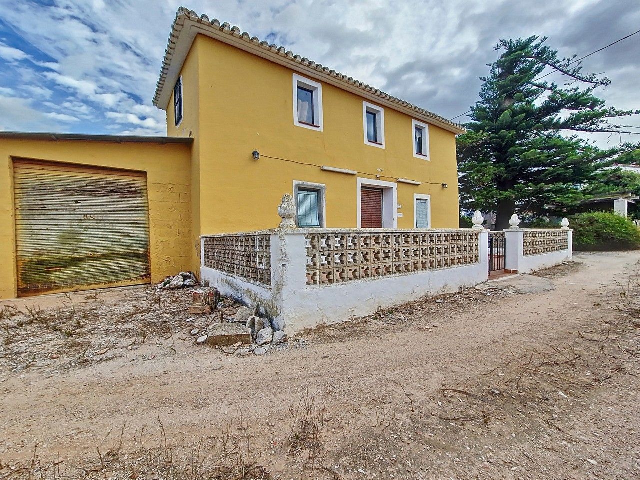Rustic Finca with huge house in Ondara